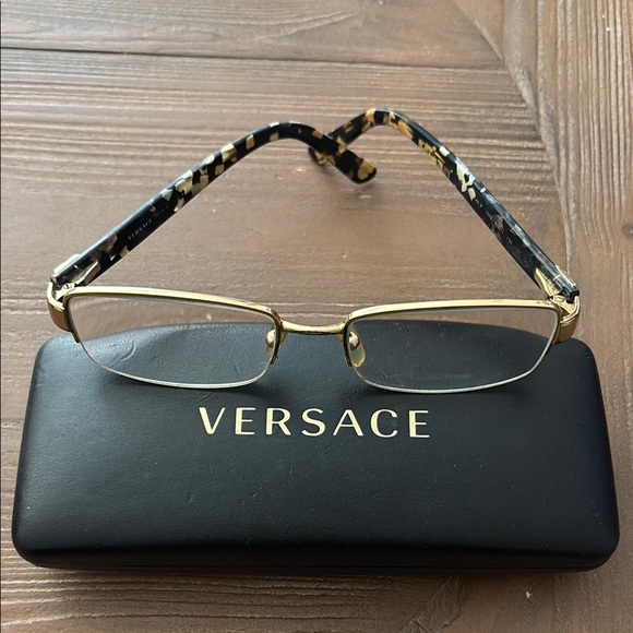 Versace Gold and Black Women's Glasses. Versace MOD. 1185B 1002 51□17 135. - Picture 2 of 10